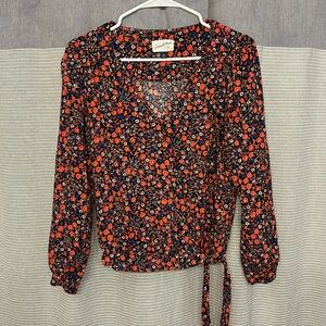 Universal thread tie waist blouse